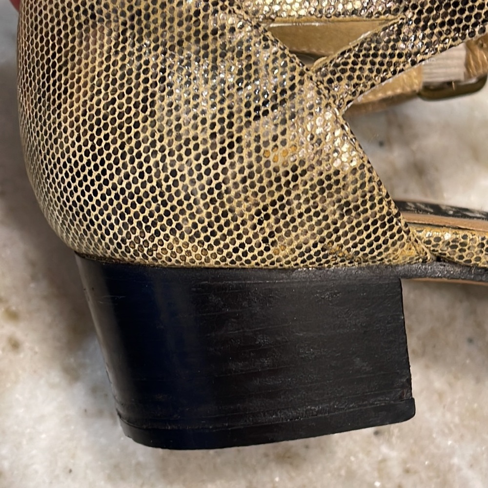 STUART WEITZMAN Leather Metallic T-Strap Sandals 8.5A - Picture 9 of 14
